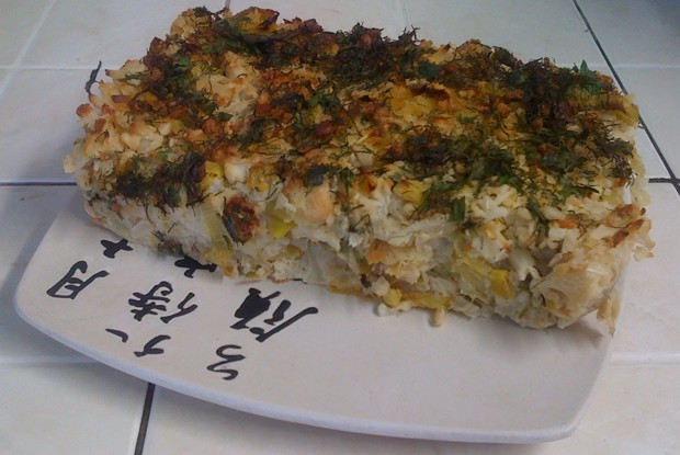 Кугель из цветной капусты и порея с миндально-травяной корочкой