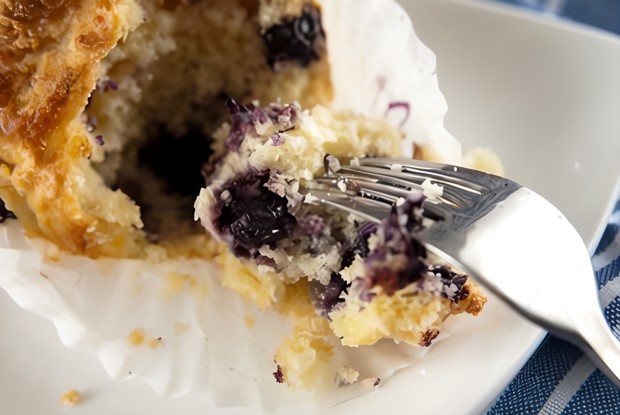 Кукурузные маффины с черникой