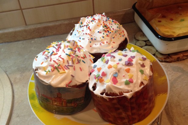 Кулич с изюмом и лимонной цедрой