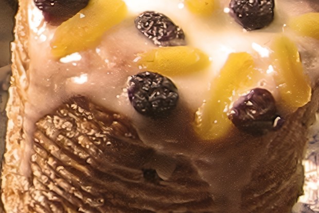 Кулич с изюмом в глазури