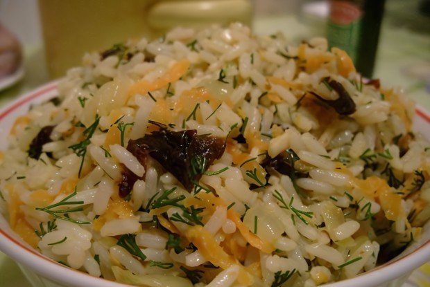 Курица, фаршированная рисом и черносливом