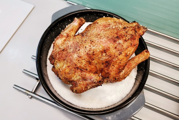 Курица на соли с хрустящей чесночной корочкой