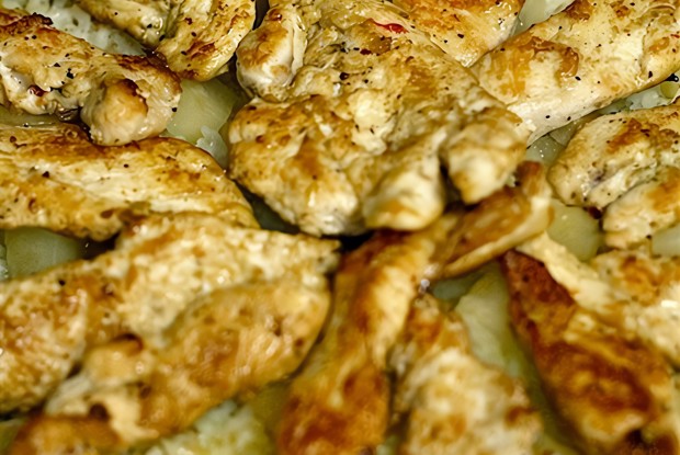 Курица по-луизиански с рисом и ананасом