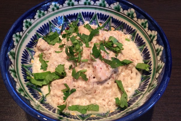 Курица под луково-миндальным соусом муркарма