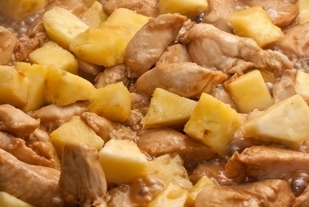 Курица с ананасами и лаймом