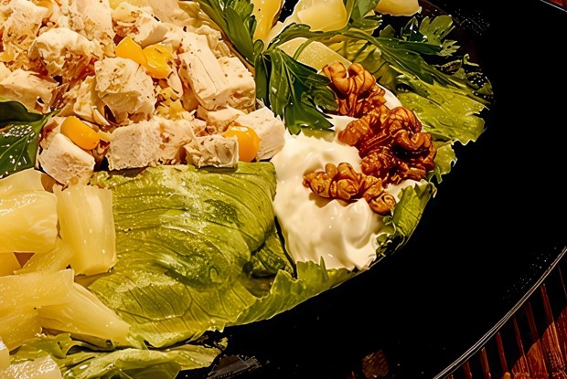 Курица с ананасами