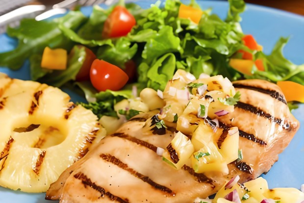 Курица с ананасом на гриле