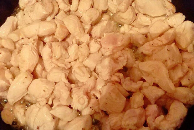 Курица с апельсинами и оливками