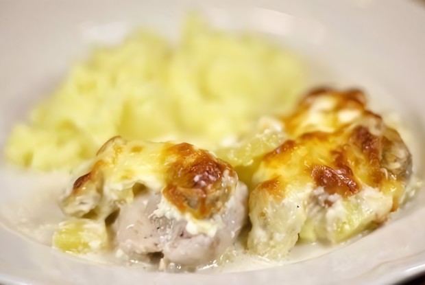 Курица с бананом и ананасом