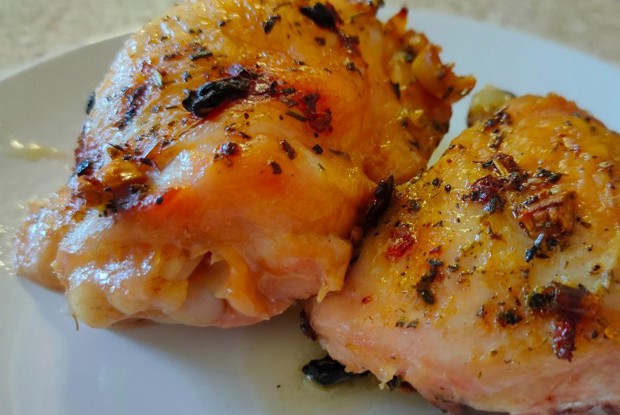 Курица в духовке с чесноком по-итальянски