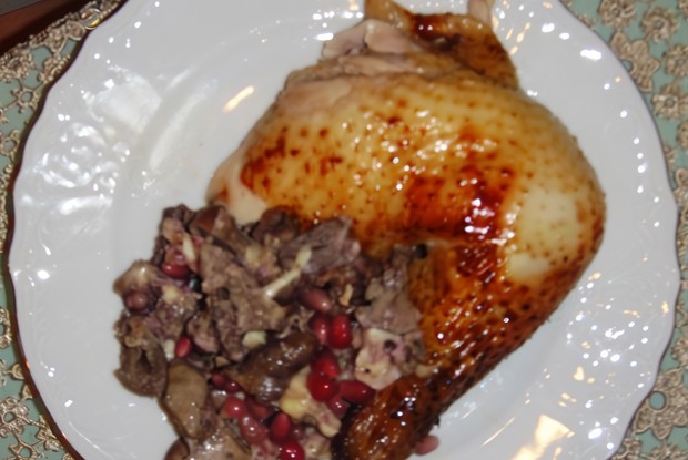 Курица с гранатом и сулугуни