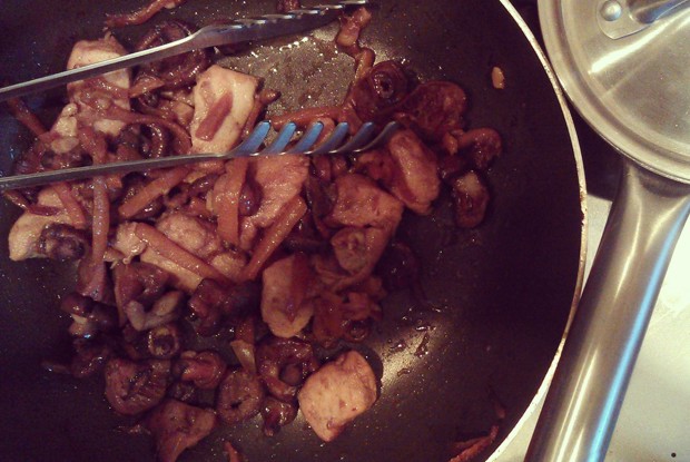 Курица с грибами в соевом соусе