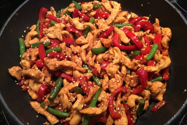 Курица с имбирем и кешью