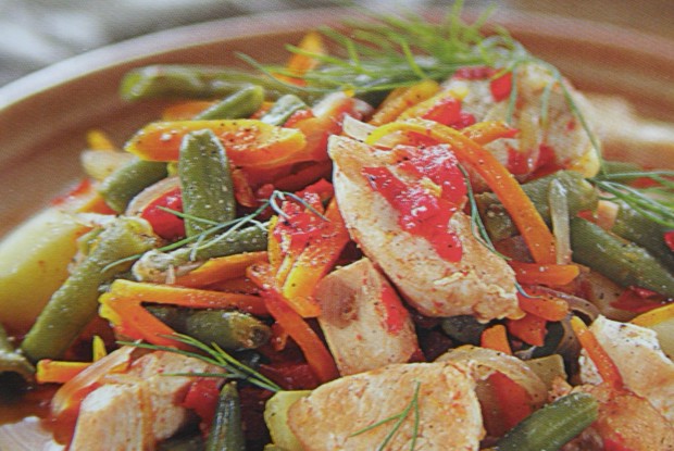 Курица с кенийской фасолью и грецкими орехами