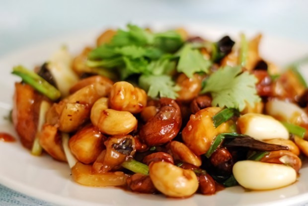 Курица с кешью и грибами