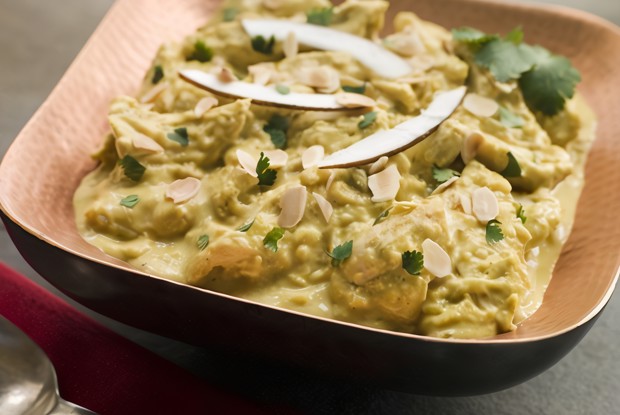 Курица с ростками сои и карри