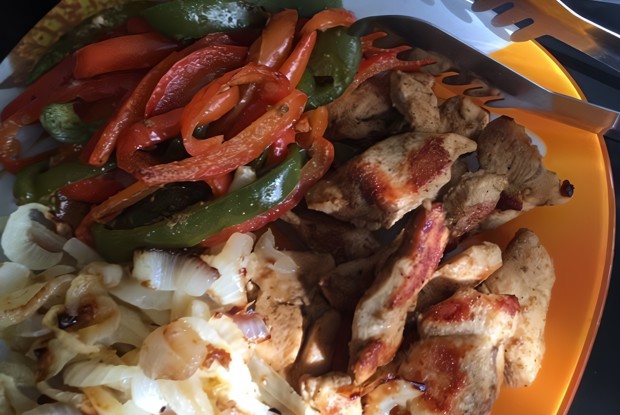 Курица с тремя перцами