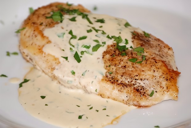 Курица с заправкой из йогурта