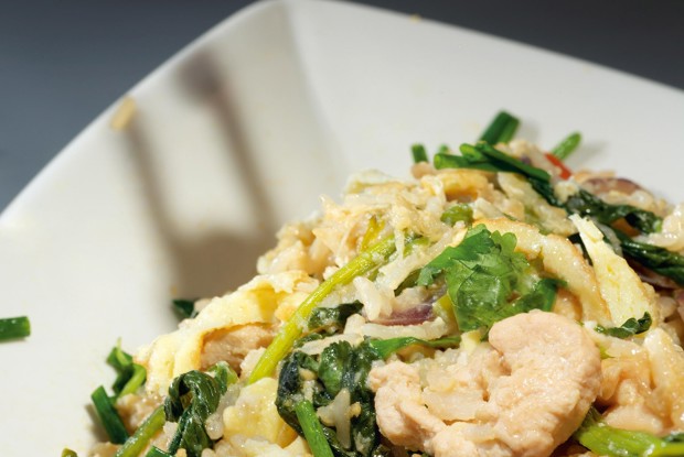 Курица со сладким рисом и шпинатом