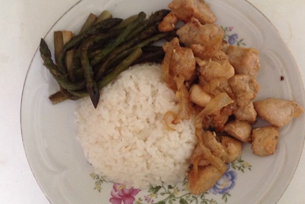 Курица со спаржей в яблочном соусе