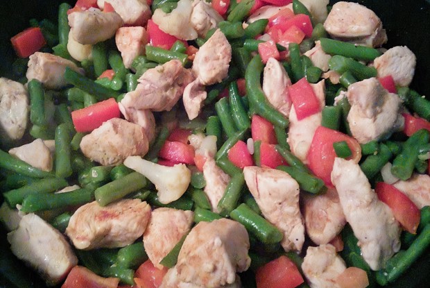 Курица со стручковой фасолью и болгарским перцем
