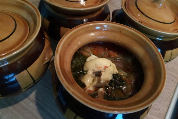 Курица в горшочках с картошкой и грибами