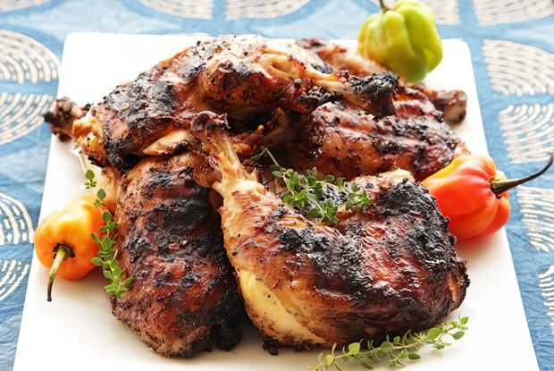 Курица в ямайском маринаде джерк