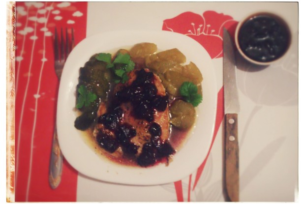 Курица в меду под клюквенным соусом