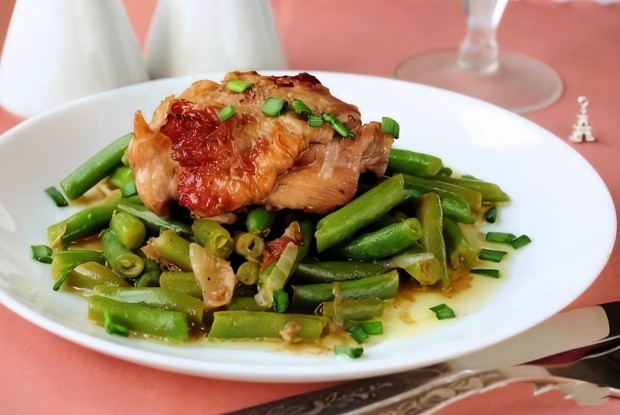Курица в меду с зеленой фасолью