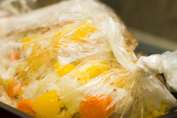 Курица в рукаве с овощами