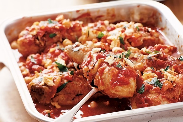 Курица в томате с нутом