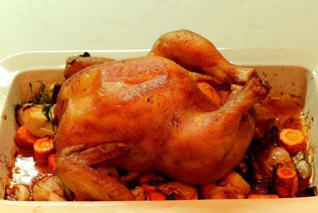 Курица запеченная с лимоном и травами