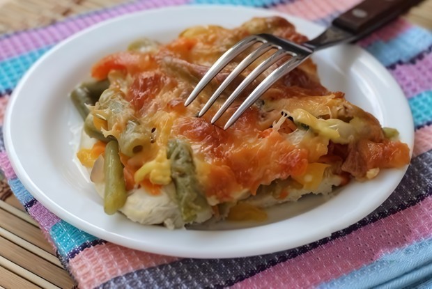 Курица запеченная с овощами