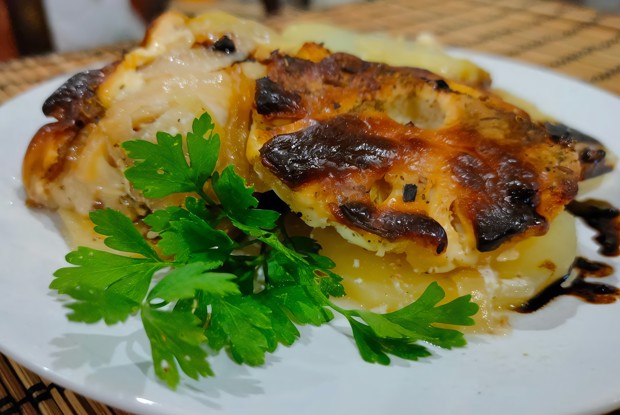 Запеченная курица с ананасом