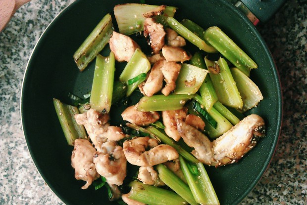 Курица жареная с сельдереем по рецепту Марты Стюарт