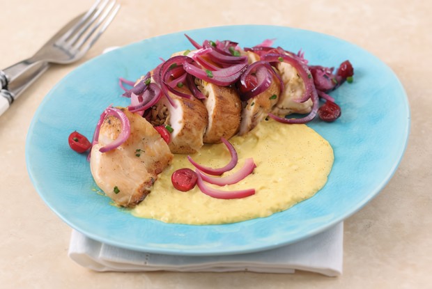 Куриная грудка, фаршированная шампиньонами с кукурузным кремом