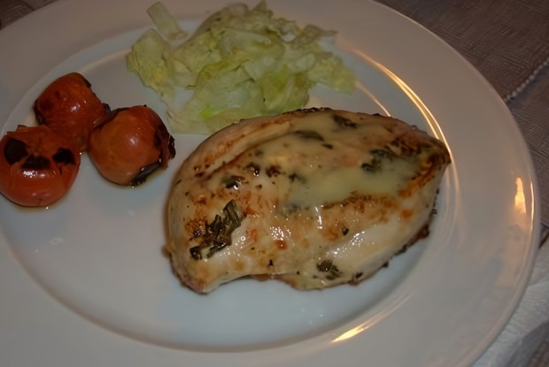 Куриная грудка с сыром маскарпоне и розмарином