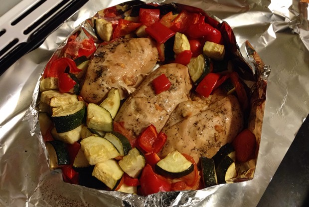 Куриная грудка в белом вине с овощами