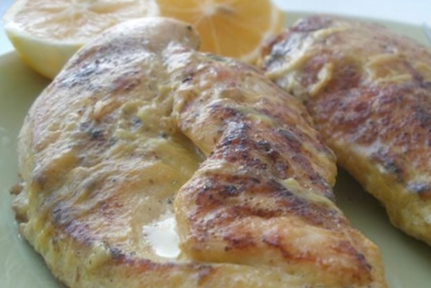 Куриная грудка, запеченная в молоке