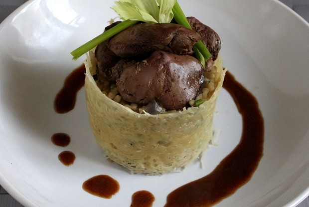 Куриная печень с шафрановым ризотто