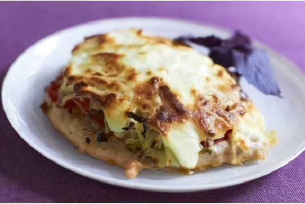 Куриная грудка под шубой из грибов и картофеля