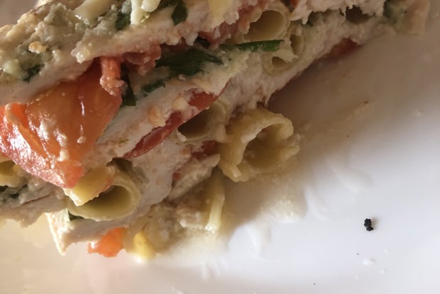 Куриная грудка с греческим йогуртом и помидорами