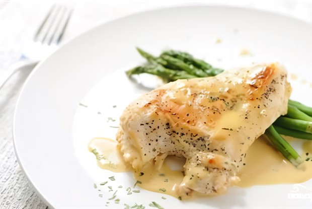 Куриная грудка, запеченная в сметане