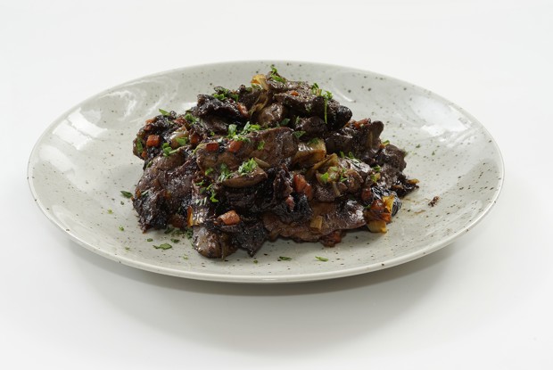 Куриная печень с черносливом