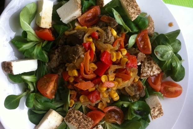 Куриная печень с овощным миксом