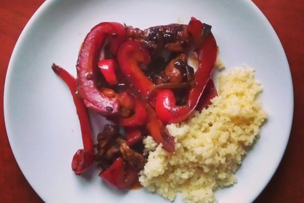 Куриные грудки с красным перцем