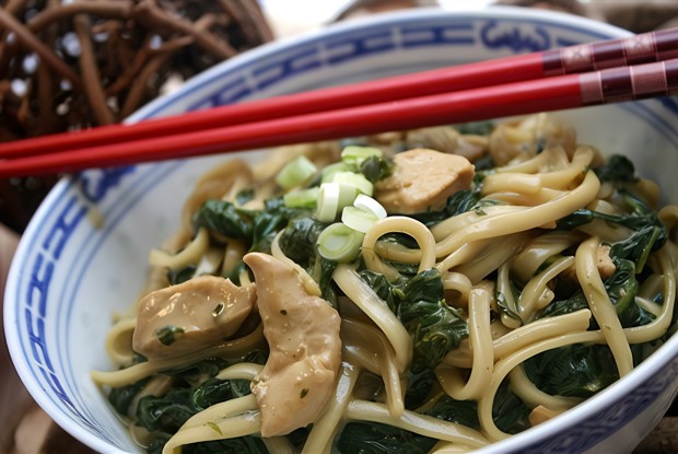 Куриные грудки с лапшой удон