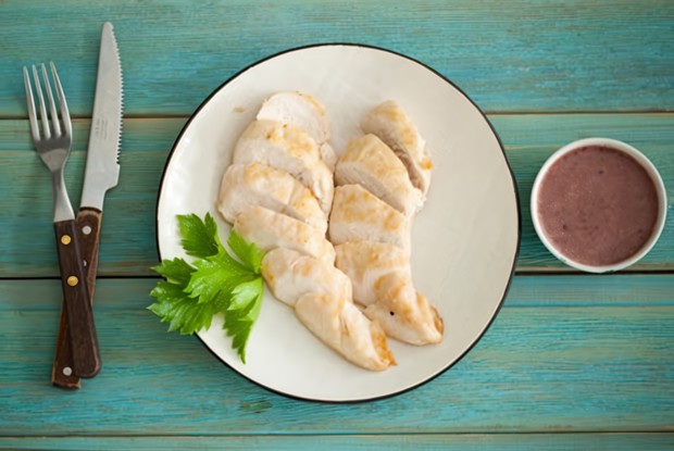 Куриные грудки с соусом из фасоли