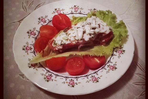 Куриные грудки в пармской ветчине под соусом из сливок и пряных трав