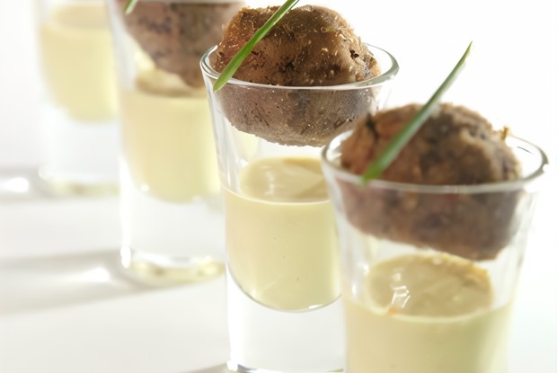 Куриные котлеты с соусом из бальзамического уксуса и тимьяном